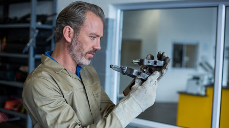 Comprehensive Guide to Custom Compression Molding for Precision Manufacturing